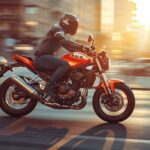 Un roadster Suzuki Gladius sur une route ensoleillée